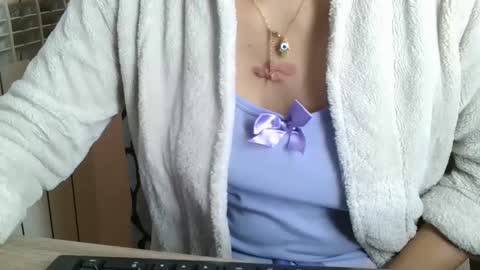 Snapshot of emmie_xxx chatting on January 31, 8:43 am emmie online show from January 31, 8:43 am