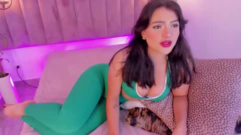 Emmiily online show from March 17, 8:25 pm