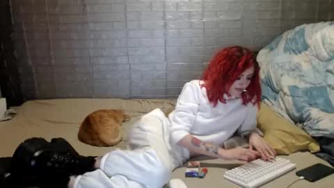 Emmily000 online show from December 1, 2:42 am