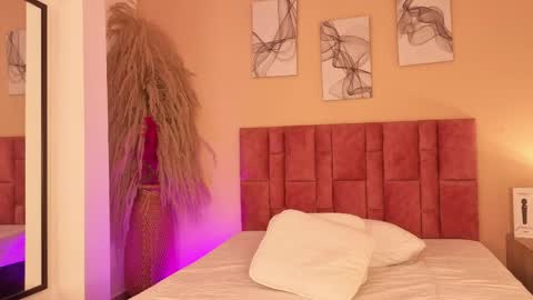 emmy_danielss online show from April 25, 12:51 pm
