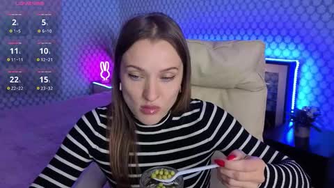 Snapshot of emmyskyy chatting on September 30, 7:19 am Emma online show from September 30, 7:19 am