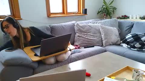 emyxxl online show from December 15, 8:05 pm