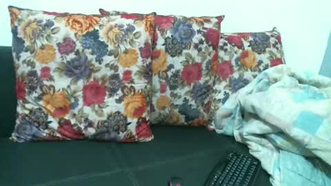 Vee online show from February 11, 3:38 pm