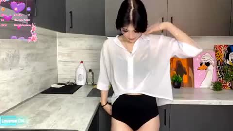 eniamhaaaaa online show from June 17, 5:23 am