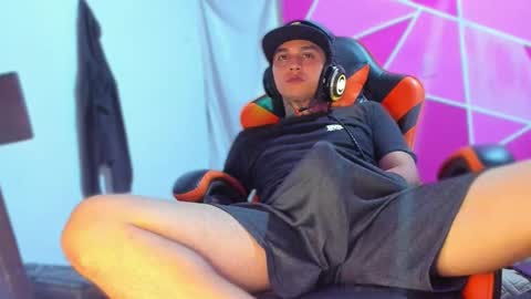 enjoymycock99 online show from March 2, 5:08 am