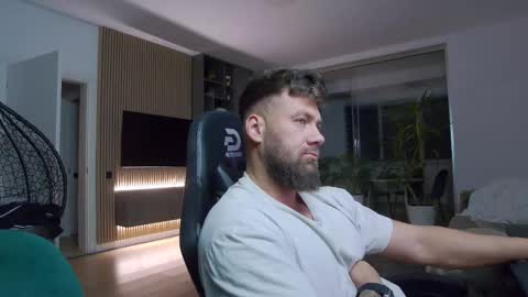 Erik online show from March 9, 7:59 pm