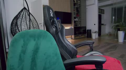 Erik online show from April 27, 7:33 pm