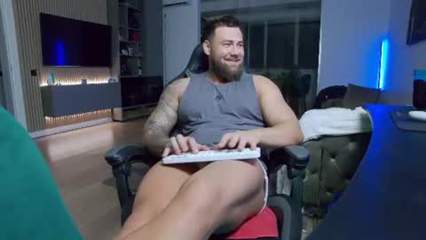 Erik online show from June 29, 8:19 pm