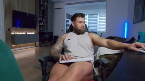 Erik online show from June 18, 4:56 pm
