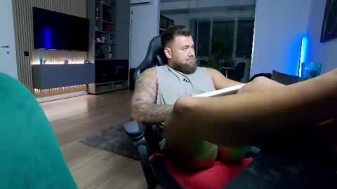 Erik online show from July 31, 7:04 pm