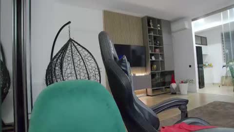 Erik online show from February 3, 7:40 pm