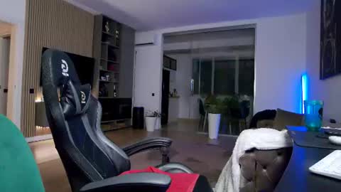 Erik online show from July 11, 7:28 pm