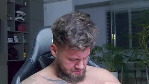 Erik online show from March 10, 9:29 pm