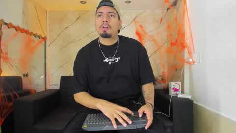 Snapshot of enrique_villa23 chatting on October 22, 1:57 pm enrique online show from October 22, 1:57 pm