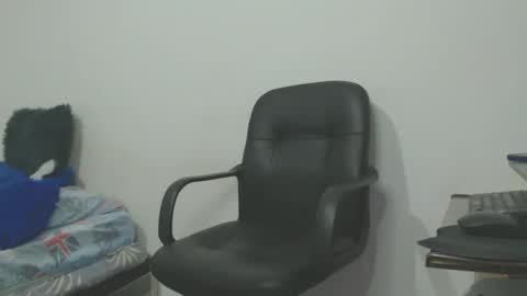 enzoyarack online show from October 6, 2:18 am