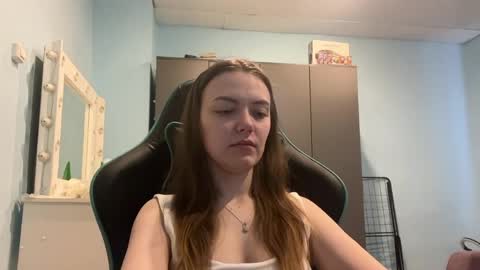 Lily online show from May 2, 1:11 am