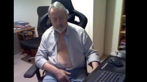 erasmus_d online show from January 9, 6:13 pm