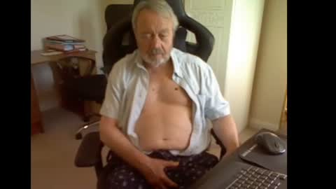 erasmus_d online show from June 19, 5:30 pm