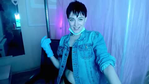 Ericka online show from November 27, 6:04 pm