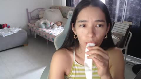 erina_1 online show from May 6, 6:03 pm