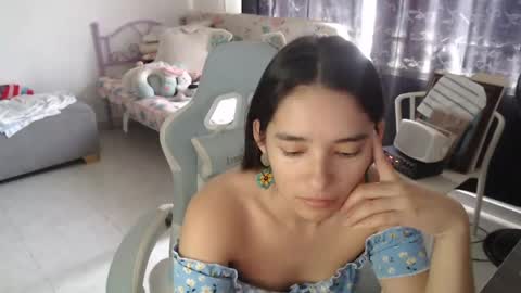 erina_1 online show from May 7, 6:36 pm