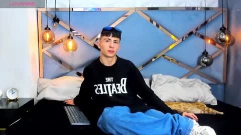 erofox_77 online show from November 23, 4:43 am