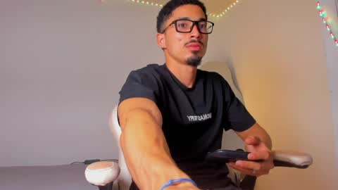 eros_becker_ online show from May 3, 5:02 am