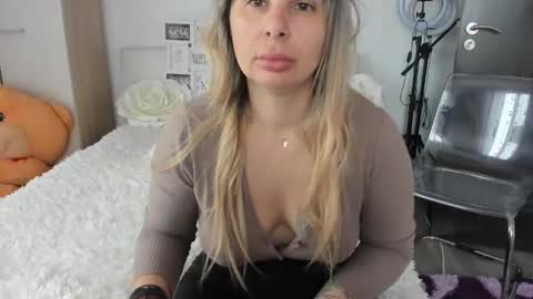 eroticsensualkitty4u online show from November 10, 8:50 am