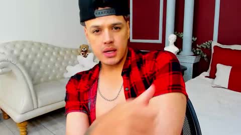 Snapshot of eryxmarlowe_ chatting on October 22, 3:21 am eryxmarlowe_ online show from October 22, 3:21 am