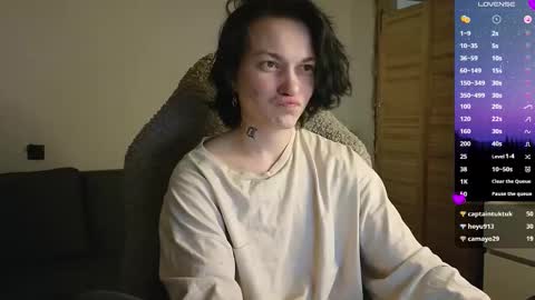 esajukyy online show from March 9, 4:00 pm