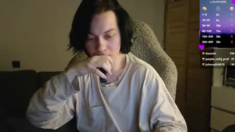 esajukyy online show from March 5, 3:54 pm