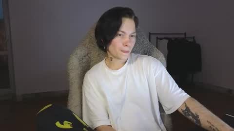 esajukyy online show from August 2, 3:03 pm