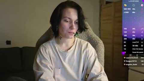 esajukyy online show from March 4, 3:42 pm