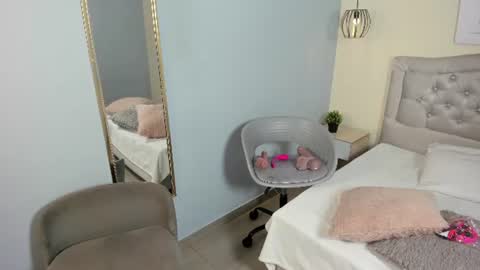 Escarlet online show from June 16, 2:32 pm