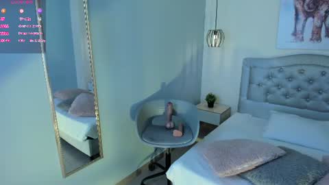 Escarlet online show from June 30, 1:54 pm