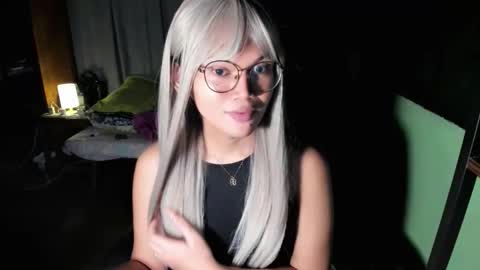 Snapshot of esilchan chatting on October 22, 2:26 am Chelliane online show from October 22, 2:26 am