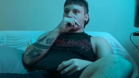Snapshot of eskol212 chatting on October 10, 6:41 am eskol212 online show from October 10, 6:41 am