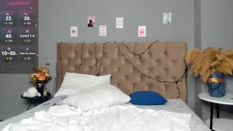 Snapshot of esme_runn chatting on January 6, 1:30 pm Esme Runn online show from January 6, 1:30 pm