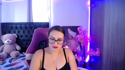 Esmeralda online show from April 28, 7:07 pm
