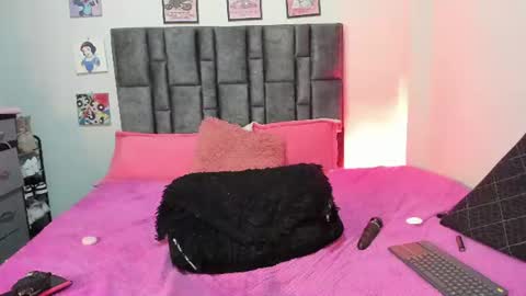 Perla online show from June 23, 6:43 am