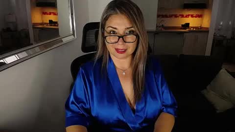 Juliana online show from May 3, 11:55 pm