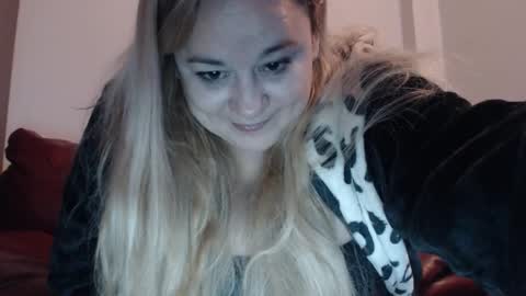 Esra online show from December 6, 9:16 am