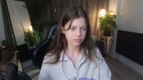 esteria online show from October 16, 10:30 pm