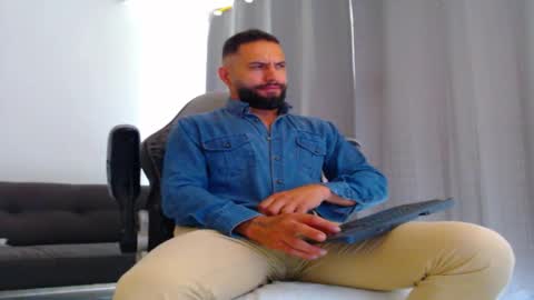 esteban online show from November 14, 5:37 pm