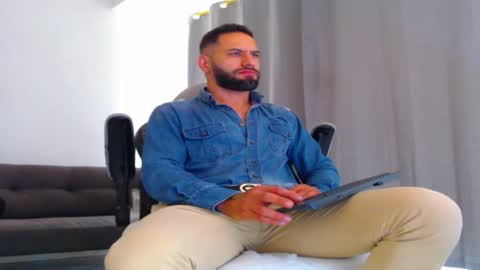 esteban online show from December 2, 7:23 pm