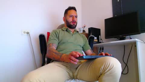 esteban online show from January 7, 3:39 pm