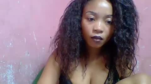 Snapshot of estelah20 chatting on October 21, 8:52 am estelah20 online show from October 21, 8:52 am