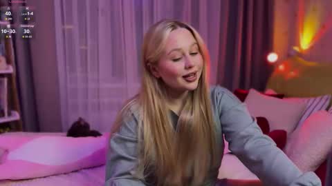 Estella online show from March 6, 11:04 pm