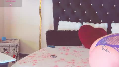 Esthera   online show from May 1, 4:39 am