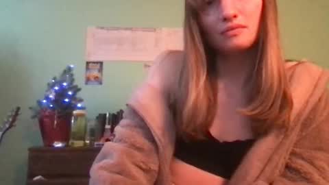Esther Grey online show from December 28, 8:15 pm